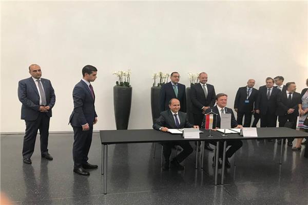رئيس الوزراء فى ألمانيا يشهد توقيع مذكرة تفاهم لعودة شركة مرسيدس للإنتاج فى مصر