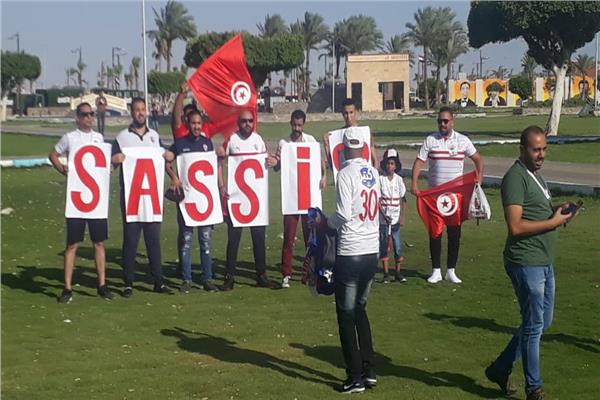 جماهير الزمالك تدعم فرجاني ساسي في مباراة تونس وأنجولا