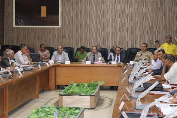 محافظ شمال سيناء يقرر مراجعة صلاحية المباني والمنشأت