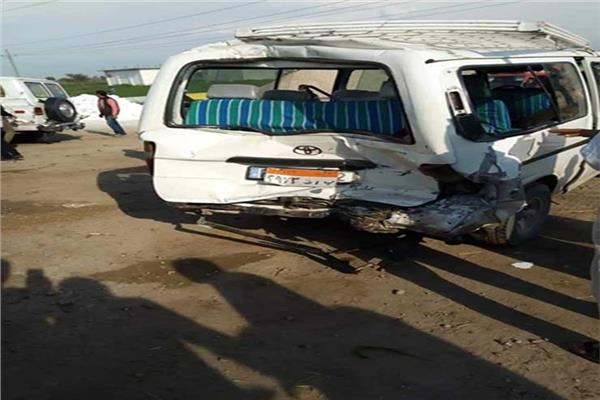 إصابة 15 شخصا في حادث انقلاب سيارة ميكروباص بالمنيا