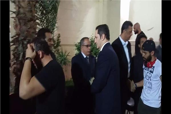 علاء مبارك في عزاء والد الكابتن "ميدو "