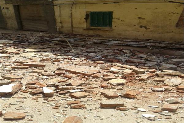 انهيار شرفة عقار قديم بحي المنتزه في الإسكندرية