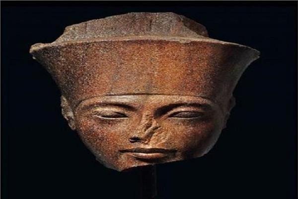 بيع عدد من القطع الأثرية المصرية