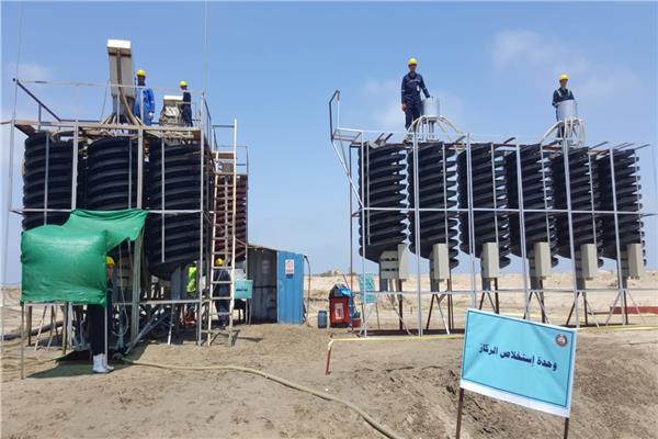 افتتاح المرحلة الأولى من مشروع معادن الرمال السوداء بمنطقة رشيد