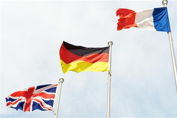 أعلام فرنسا وألمانيا وبريطانيا
