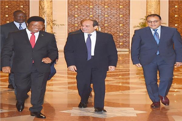 الرئيس السيسي يلتقي رئيس وزراء تنزانيا بقصر الاتحادية  