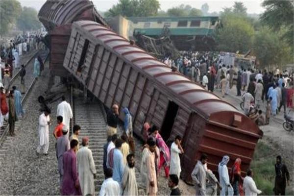 مقتل وإصابة 78 شخصا جراء تصادم قطارين في باكستان