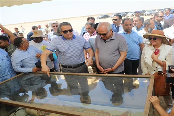 محافظ الجيزة يشارك وزير الاثار في افتتاح هرم سنفرو 