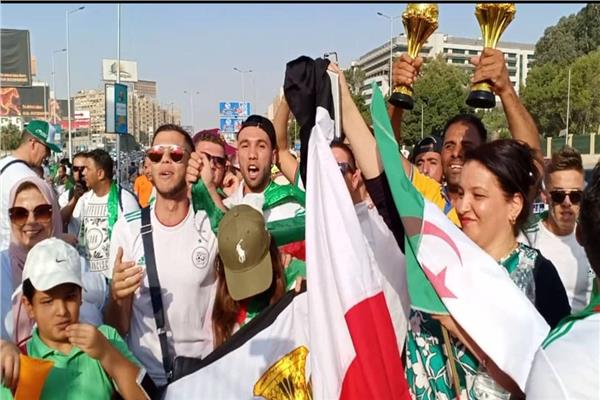 جماهير الجزائر تحتشد أمام ستاد القاهرة قبل لقاء السنغال