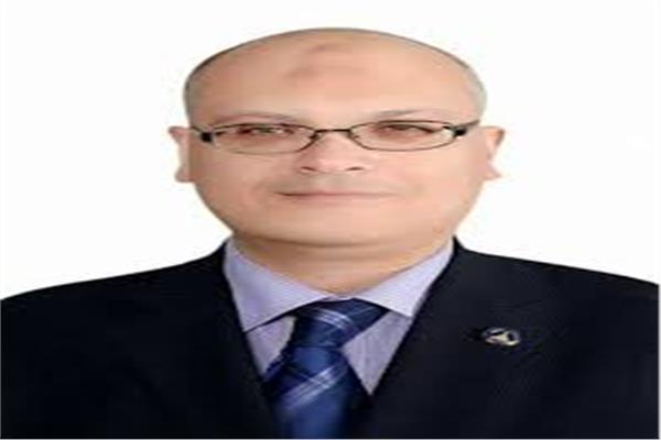  د. خالد قدري عميد كلية التجارة بجامعة عين شمس