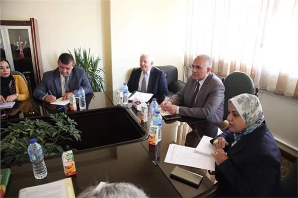 وزير الري يبحث الاستعدادات لأسبوع القاهرة للمياه