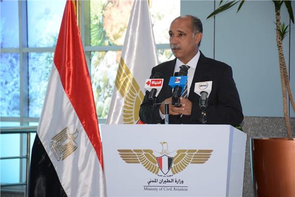 وزير الطيران المدني الفريق يونس المصري