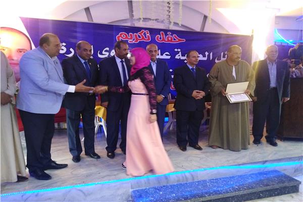 تكريم  48  من أوائل الشهادات التعليمية في احتفالية بنجع حمادي