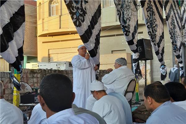 انصات المصليين لخطبة عيد الاضحى المبارك بالشرقية