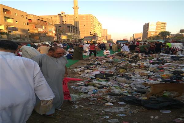 أهالي شبرا الخيمة يحتفلون بعيد الأضحى وسط تلال القمامة.. والمحافظة غائبة 