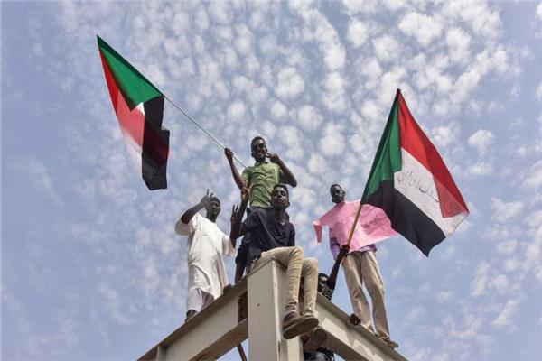 توقيع وثائق الفترة الانتقالية بين الأطراف السودانية