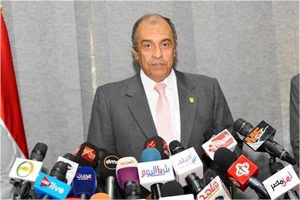د. عزالدين أبوستيت وزير الزراعة واستصلاح الأراضى