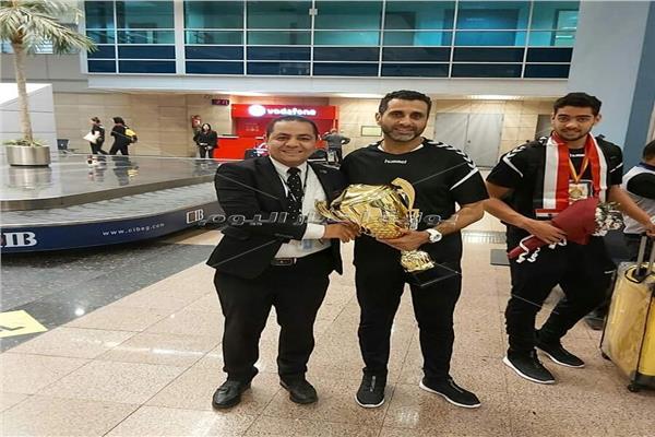 مطار القاهرة يحتفل بوصول كأس العالم لناشئي كرة اليد