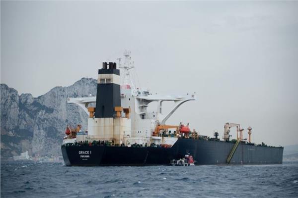 النقل البحري اليوناني: الناقلة الإيرانية لم تطلب دخول ميناء كالاماتا