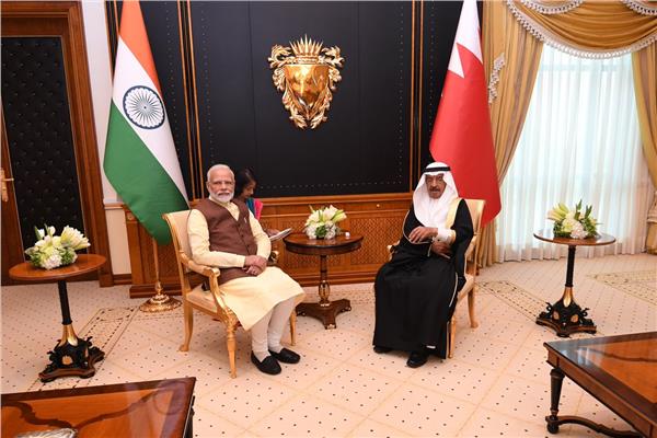 رئيس الوزراء البحريني يعقد جلسة مباحثات مع نظيره الهندي ويشهدان توقيع مذكرة تفاهم مشتركة