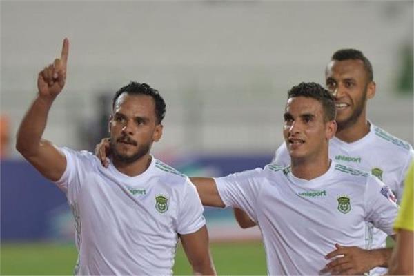 فرحة خالد قمر مع زملائه بهدف الفوز