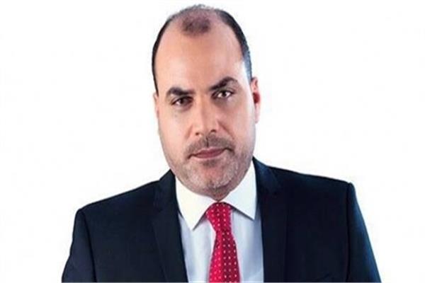 الإعلامى محمد الباز، مقدم برنامج ٩٠ دقيقة