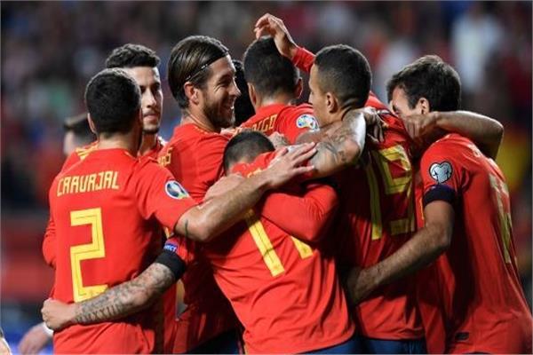 فرحة لاعبي إسبانيا بالفوز