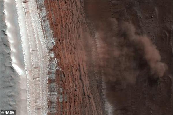 صورة من الانهيار الجليدي الضخم في كوكب المريخ