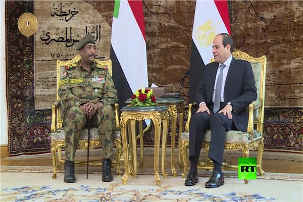 الرئيس السيسي مع رئيس المجلس العسكري السوداني 