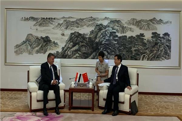 خلال زيارة وزير قطاع الأعمال مع وزير الصناعة الصيني