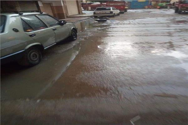 أمطار متفرقة على أحياء الإسكندرية.. واستمرار الملاحة البحرية
