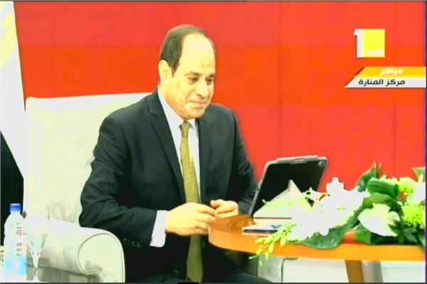 السيسي: يختتم جلسة «أسال الرئيس».. ربنا يحفظ مصر وشعبها