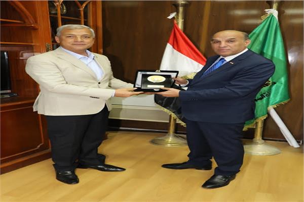 محافظ المنوفية يستقبل نائب رئيس الهيئة العربية للتصنيع