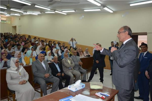 الدكتور عثمان شعلان رئيس جامعة  الزقازيق