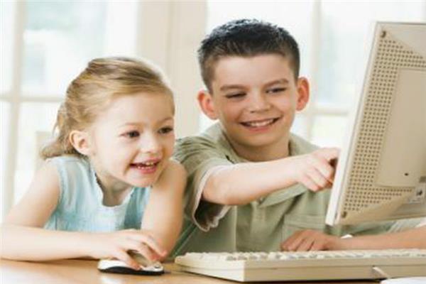 كاسبرسكي: 84% من أولياء الأمور يخشون على أطفالهم من الإنترنت