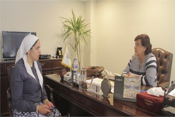 مدير منظمة المرأة العربية مع محررة بوابة أخبار اليوم