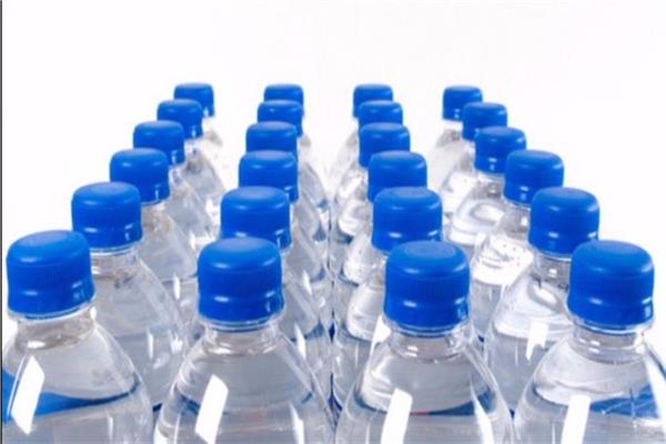 "مركز السيطرة على الأمراض" يتتبع المواد الكيميائية الخطرة في زجاجات المياه 