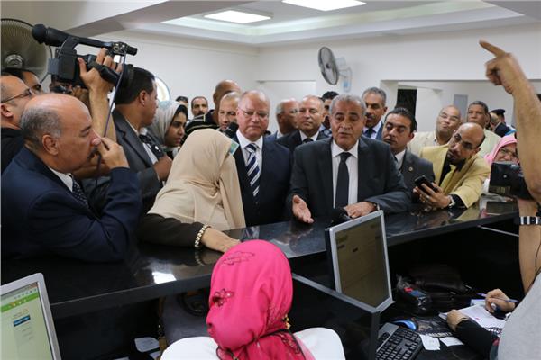 وزير التموين ومحافظ القاهرة يفتتحان مكتب تموين مدية نصر