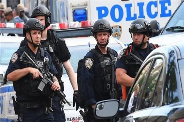 فرنسا: مقتل رجل مسلح اقتحم فناء مركز شرطة باريس