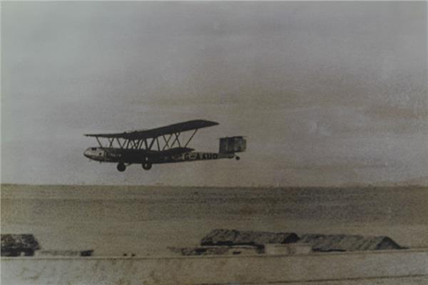 طائرة هانو - أول طائرة تهبط على أرض مطار المحطة