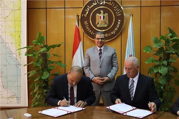 القوى العاملة: توقيع بروتوكول تعاون بين نقابتي البترول بمصر ولبنان   