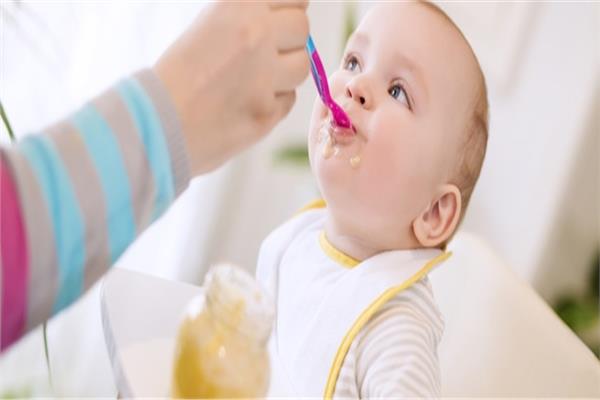 للأمهات الجدد .. 6 نصائح  قبل إدخال الطعام لطفلك الرضيع 