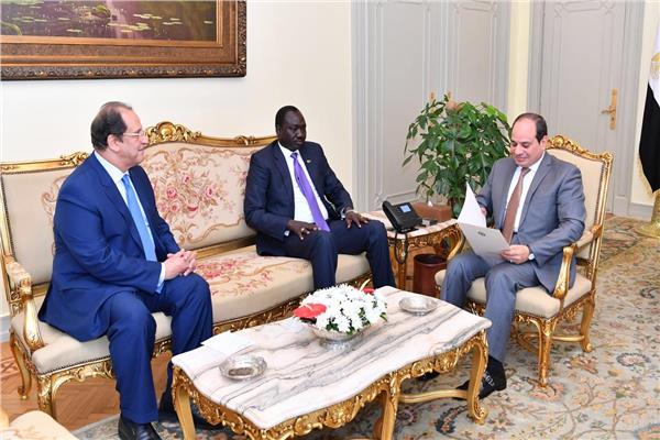  الرئيس السيسي يستقبل وزير الكهرباء الجنوب سوداني 