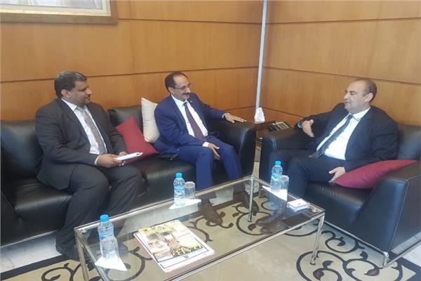 سفير اليمن في الرباط عز الدين الإصبحي و محمد الفران مدير عام المكتبة الوطنية المغربية