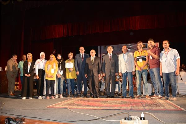 «أسيوط والسادات» تحصدان جائزة أفضل بحث بمؤتمر «مصر تستطيع بطلابها»