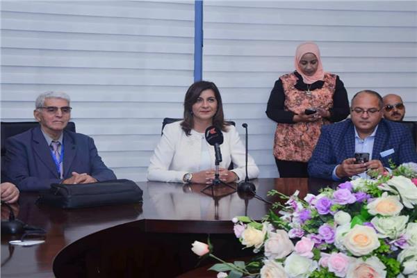  السفيرة نبيلة مكرم وزيرة الدولة للهجرة