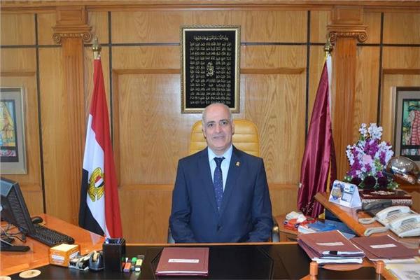 الدكتور أحمد جابر شديد رئيس جامعة الفيوم