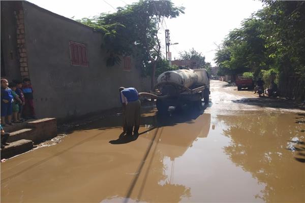  سيارات لشفط المياه من شوارع كفر شكر بالقليوبية