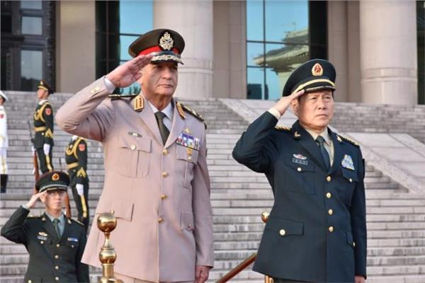 الفريق أول محمد زكي القائد العام للقوات المسلحة ووزير الدفاع الصيني