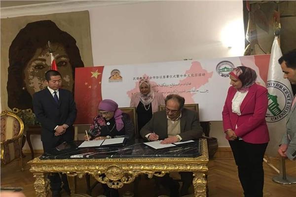 جامعة مصر توقع اتفاقية تعاون مع «القاهرة»